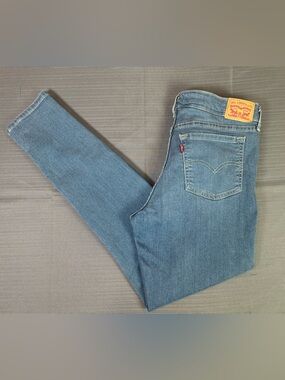 Levi’s 711 Skinny Jeans Women’s 30 Medium Wash Stretch Denim Slim Fit